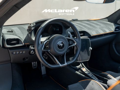 Used 2025 McLaren Artura Spider RWD image 13