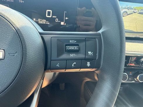 Used 2025 Nissan Kicks SV AWD/4WD image 27