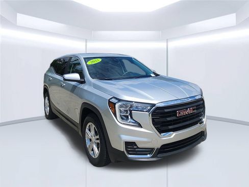 Used 2022 GMC Terrain SLE w/ LPO, Floor Liner Package FWD image 3