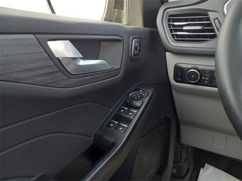 Used 2023 Ford Escape Platinum image 28