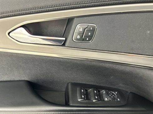 Used 2019 Lincoln Nautilus Select AWD/4WD image 11