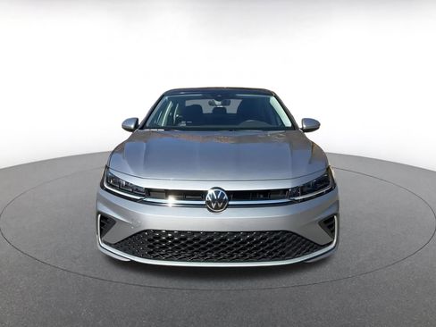 Used 2025 Volkswagen Jetta SE image 4