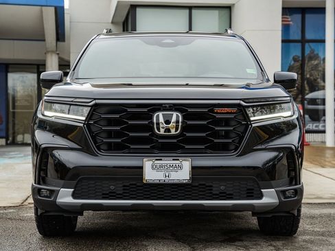 New 2025 Honda Pilot TrailSport image 2