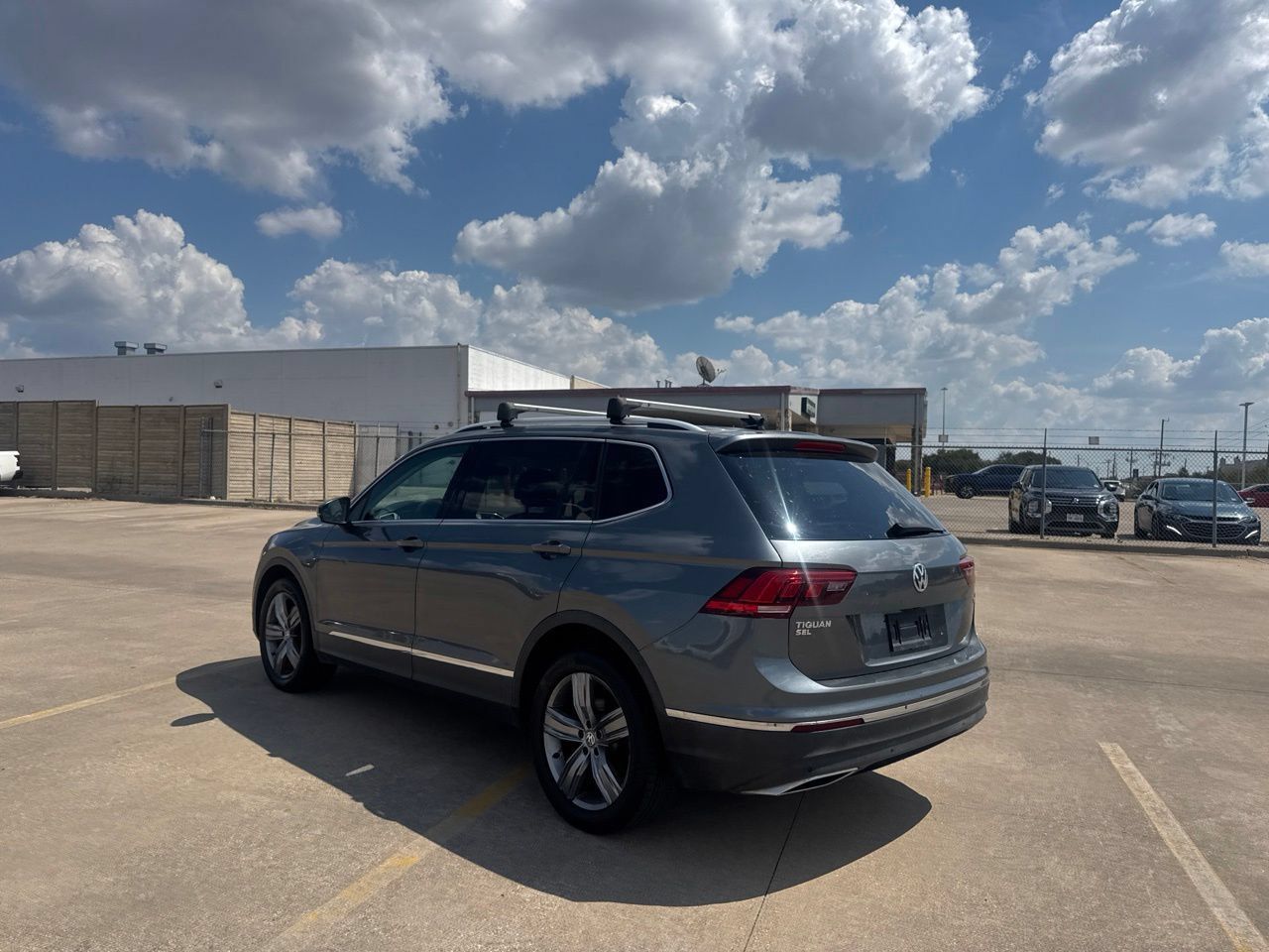 Used 2018 Volkswagen Tiguan SEL Premium FWD image 16