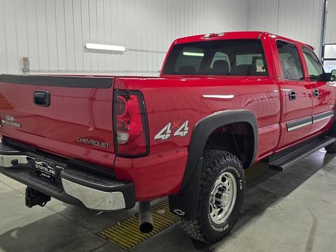 Used 2005 Chevrolet Silverado 2500 LS w/ Heavy-Duty Power Package image 4
