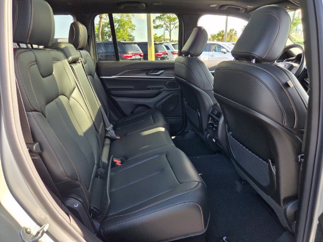 New 2026 Jeep Grand Cherokee Limited AWD/4WD image 16