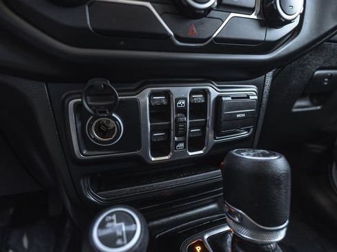 Used 2019 Jeep Wrangler Unlimited Sport S AWD/4WD image 17