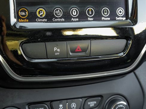 Used 2020 Jeep Cherokee Limited image 36