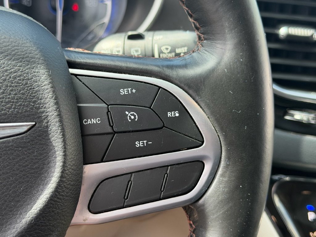 Used 2020 Chrysler Pacifica Touring-L w/ Tire & Wheel Group FWD image 23