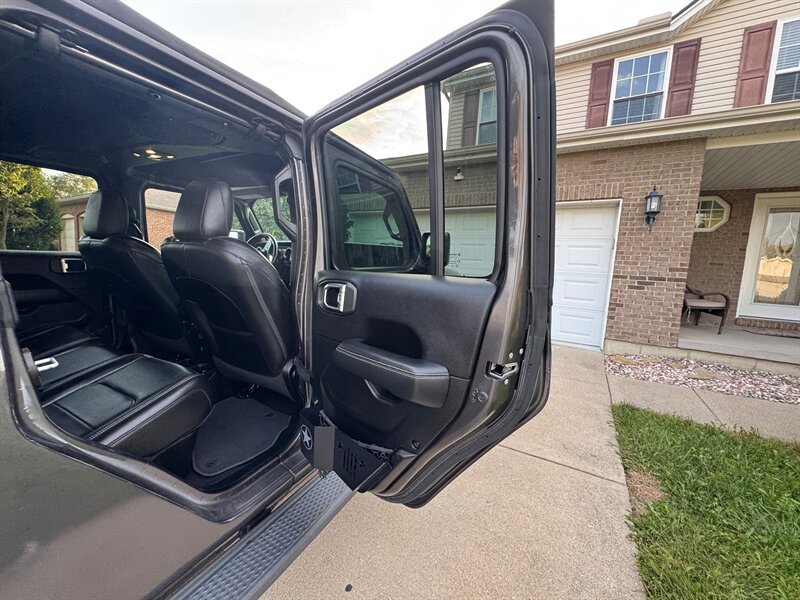 Used 2020 Jeep Gladiator Overland w/ Cold Weather Group AWD/4WD image 12