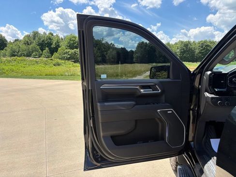Used 2022 Chevrolet Silverado 1500 LT Trail Boss w/ LT Trail Boss Premium Package AWD/4WD image 13