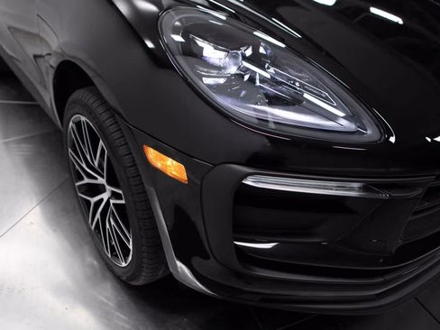 Certified 2026 Porsche Macan AWD/4WD image 12