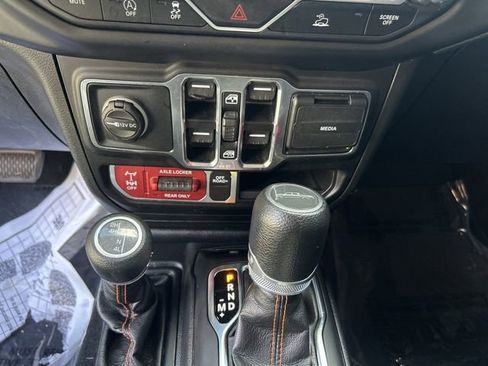 Used 2023 Jeep Gladiator Mojave w/ Cold Weather Group image 24