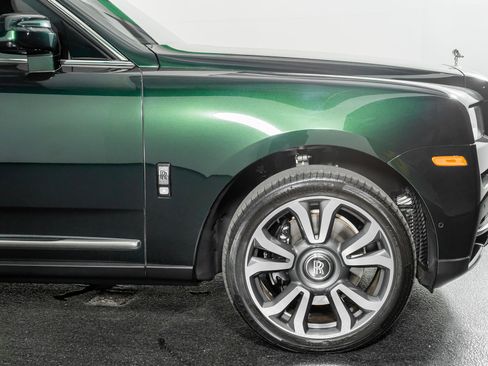 Used 2023 Rolls-Royce Cullinan w/ Cullinan Package image 5