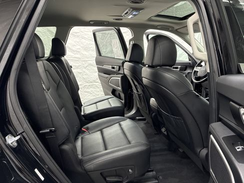 Certified 2023 Kia Telluride S w/ S Sunroof Package AWD/4WD image 9