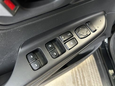 Used 2018 Hyundai Kona SE image 23