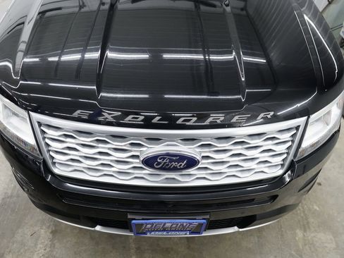 Used 2017 Ford Explorer Platinum AWD/4WD image 4