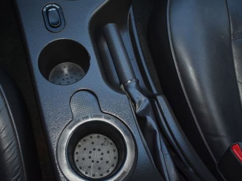 Used 2004 Ford Mustang Convertible image 29