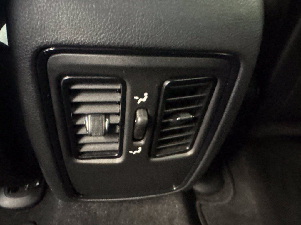 Used 2022 Dodge Durango SXT w/ Blacktop Package AWD/4WD image 29