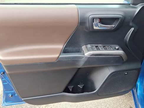 Used 2016 Toyota Tacoma Limited RWD image 8