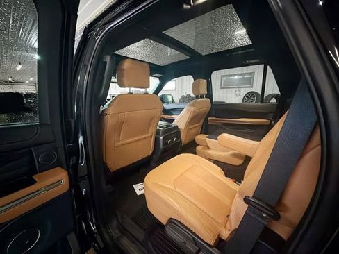 Used 2024 Ford Expedition Platinum AWD/4WD image 9