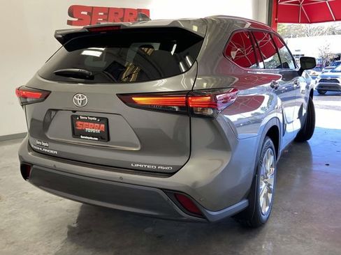 Used 2026 Toyota Highlander Limited image 3
