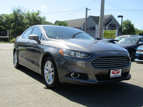 Used 2013 Ford Fusion SE FWD image 1