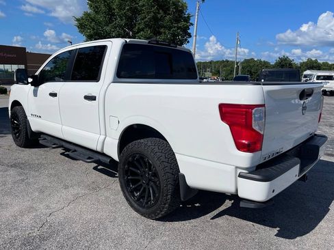 Used 2024 Nissan Titan SV w/ SV Convenience Package AWD/4WD image 5