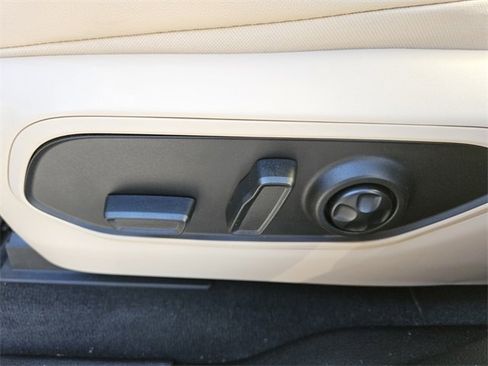 Used 2025 Jeep Grand Cherokee L Limited image 9