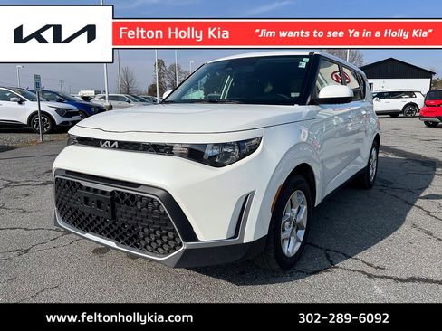 Used 2025 Kia Soul LX image 1