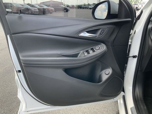 Used 2022 Buick Encore GX Select w/ Sport Touring Package FWD image 21