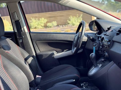 Used 2013 MAZDA MAZDA2 Touring FWD image 38