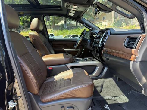 Used 2021 Nissan Titan Platinum Reserve w/ Moonroof Package RWD image 9