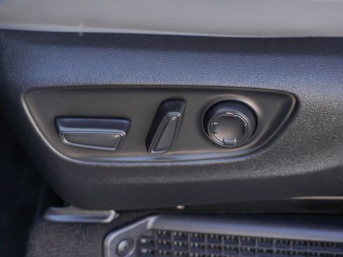 Used 2025 Toyota Sienna XLE image 17