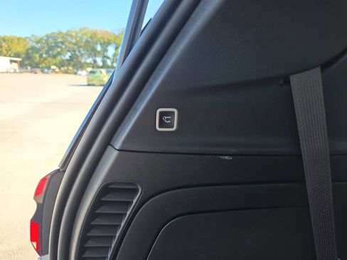 Used 2021 Chrysler Pacifica Limited w/ Uconnect Theater Family Group image 35