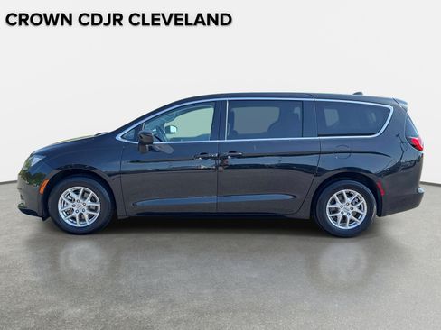 Used 2023 Chrysler Voyager LX FWD image 8
