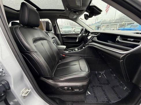 Used 2023 Jeep Grand Cherokee 4WD 4xe image 27