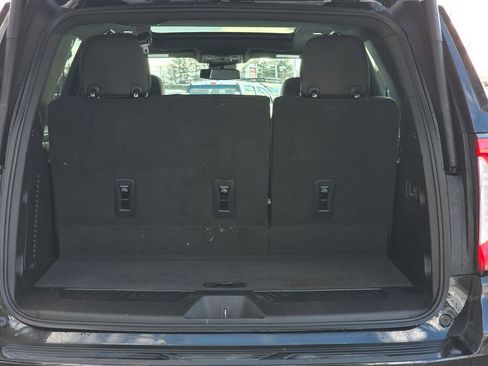 Used 2023 GMC Yukon SLT w/ SLT Premium Package image 7