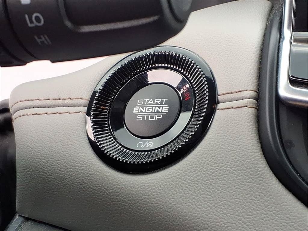 Used 2024 Jeep Compass Limited AWD/4WD image 10