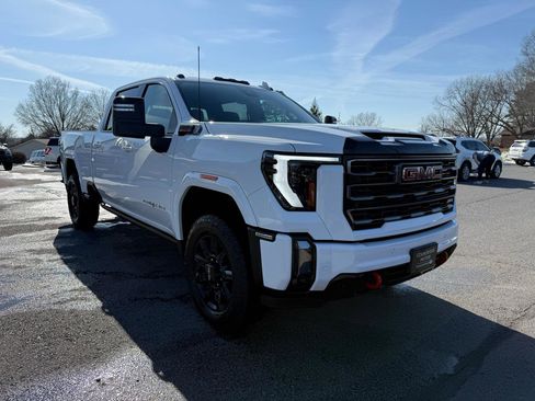 Used 2024 GMC Sierra 2500 AT4 w/ AT4 Premium Plus Package image 9
