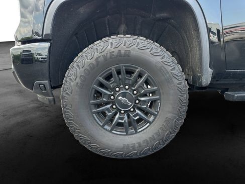 Used 2024 Chevrolet Silverado 2500 ZR2 w/ Technology Package AWD/4WD image 11
