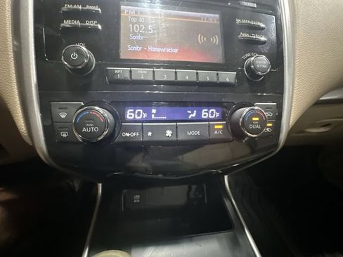 Used 2015 Nissan Altima 2.5 SV w/ Convenience Package FWD image 21
