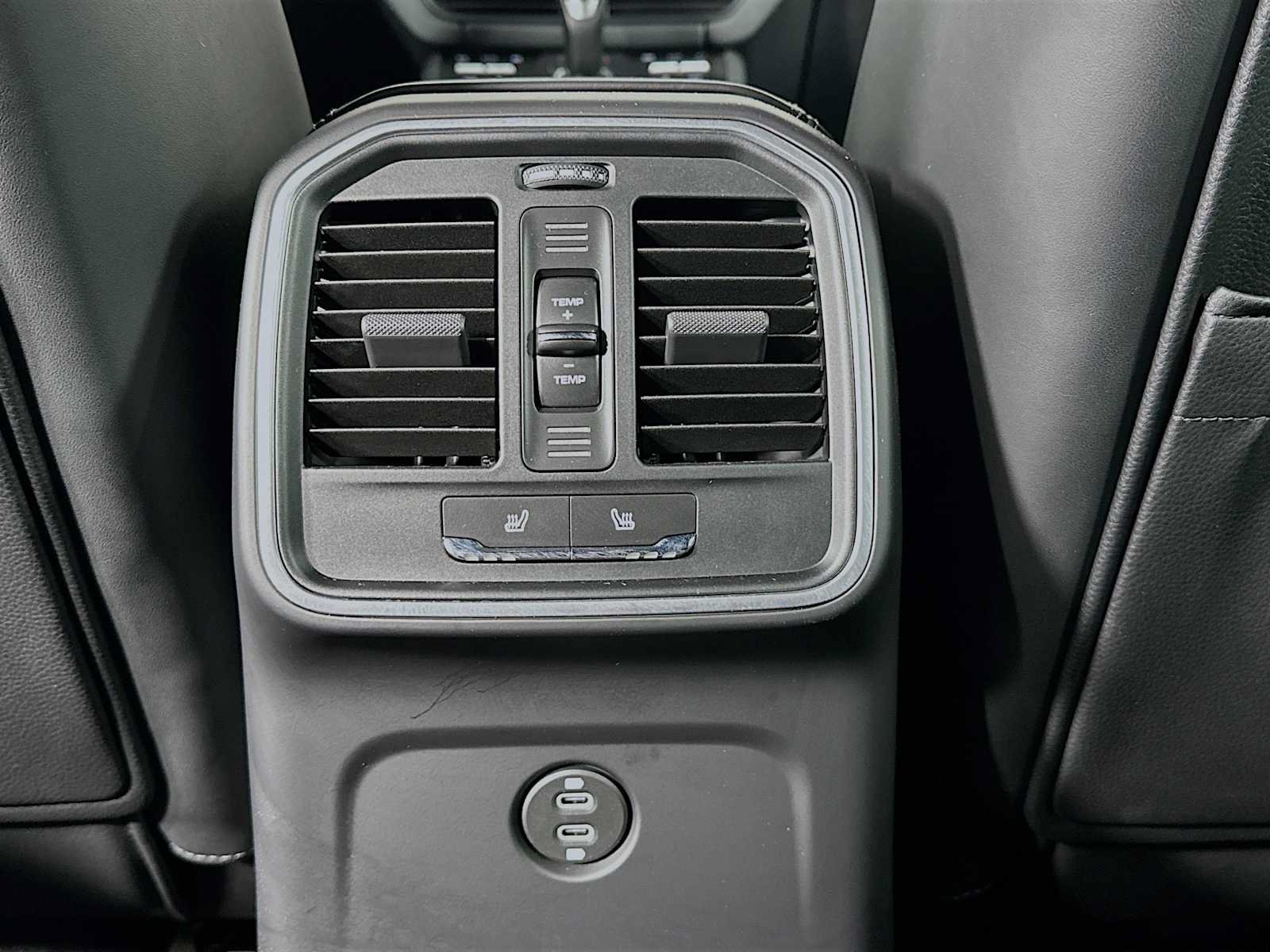 Certified 2026 Porsche Macan AWD/4WD image 26