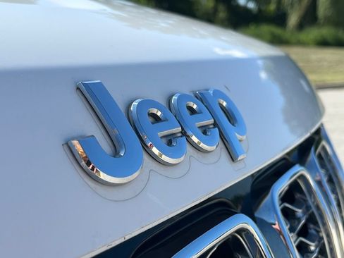 Used 2018 Jeep Grand Cherokee Overland AWD/4WD image 11