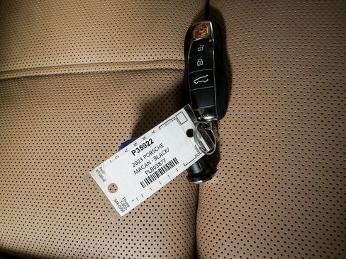 Certified 2023 Porsche Macan Turbo image 26