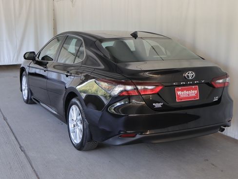 Used 2022 Toyota Camry LE AWD/4WD image 25
