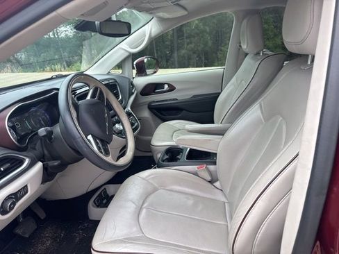 Used 2017 Chrysler Pacifica Limited FWD image 4