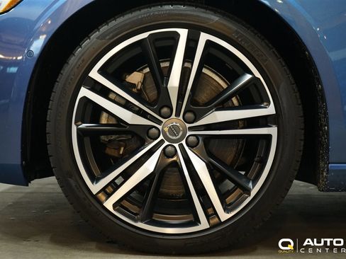 Used 2021 Volvo S60 T5 R-Design image 9