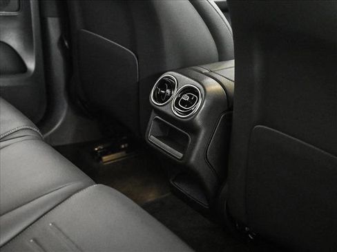 Used 2026 Mercedes-Benz GLC 300 4MATIC image 19