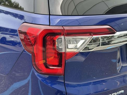 Used 2023 GMC Acadia SLE w/ Driver Convenience Package image 11